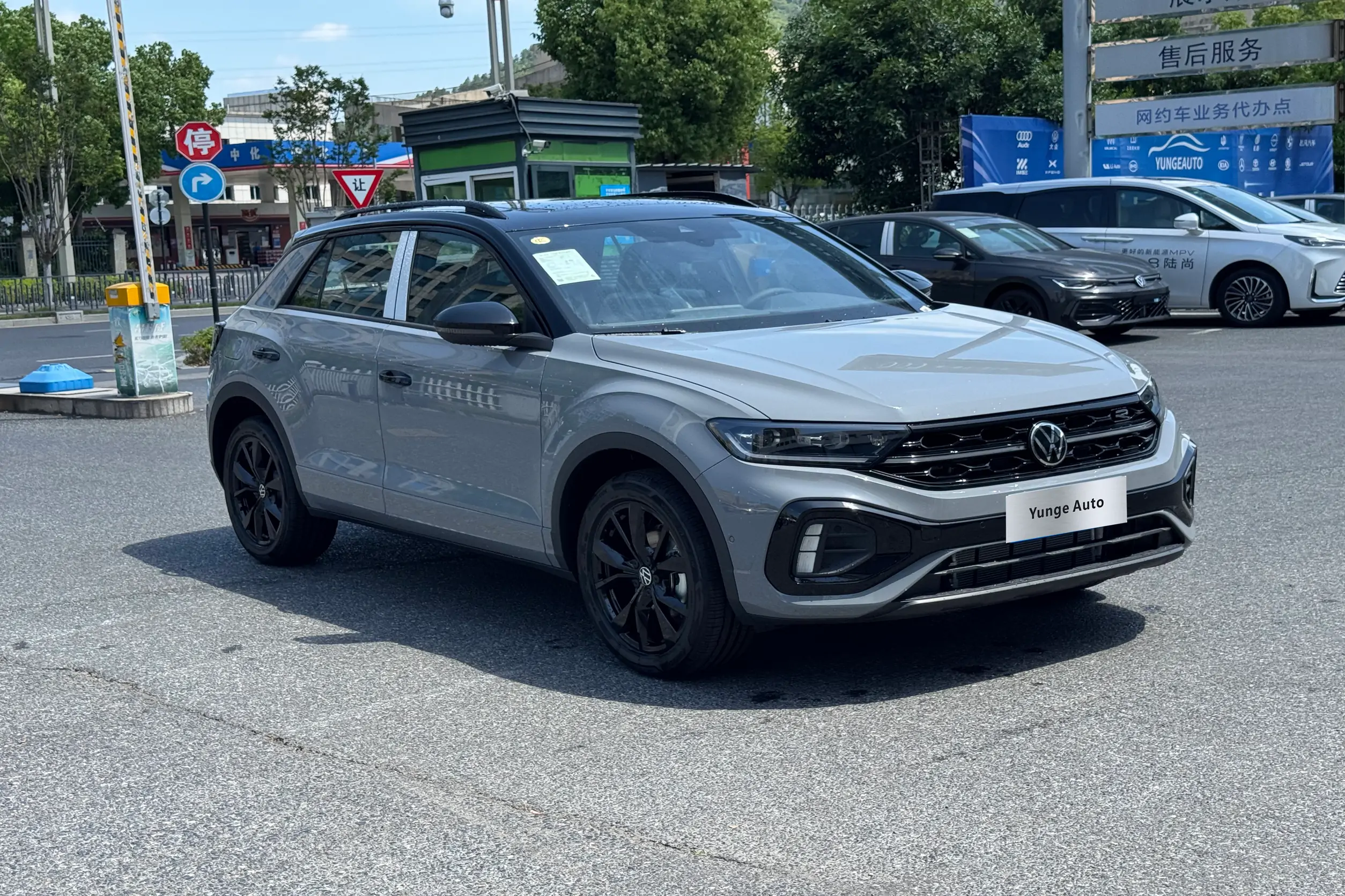 Volkswagen T-Roc 2026 300TSI DSG 2WD Starlight Edition Grey + Black Light Package
