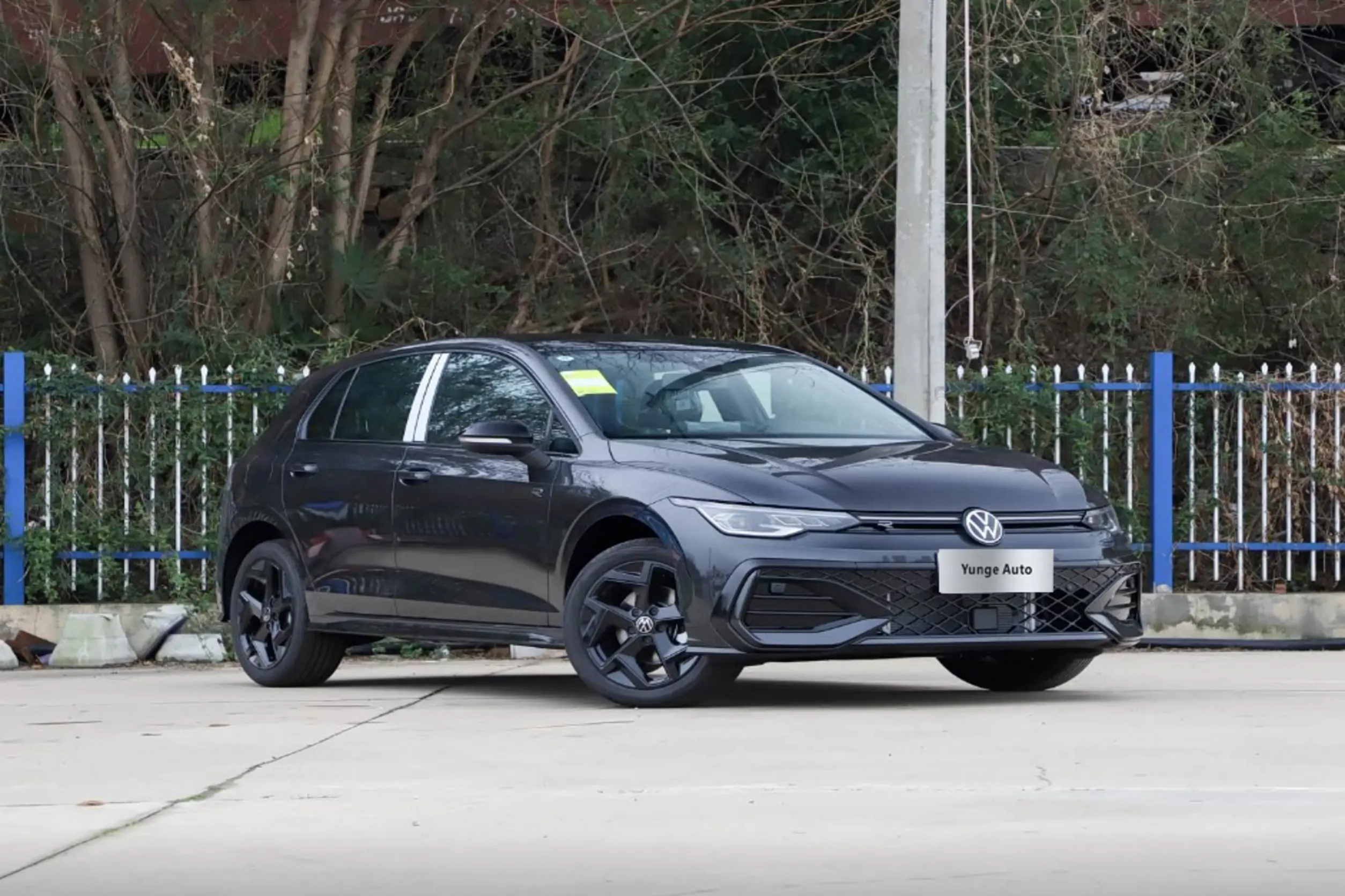 Volkswagen Golf 300TSI R-Line