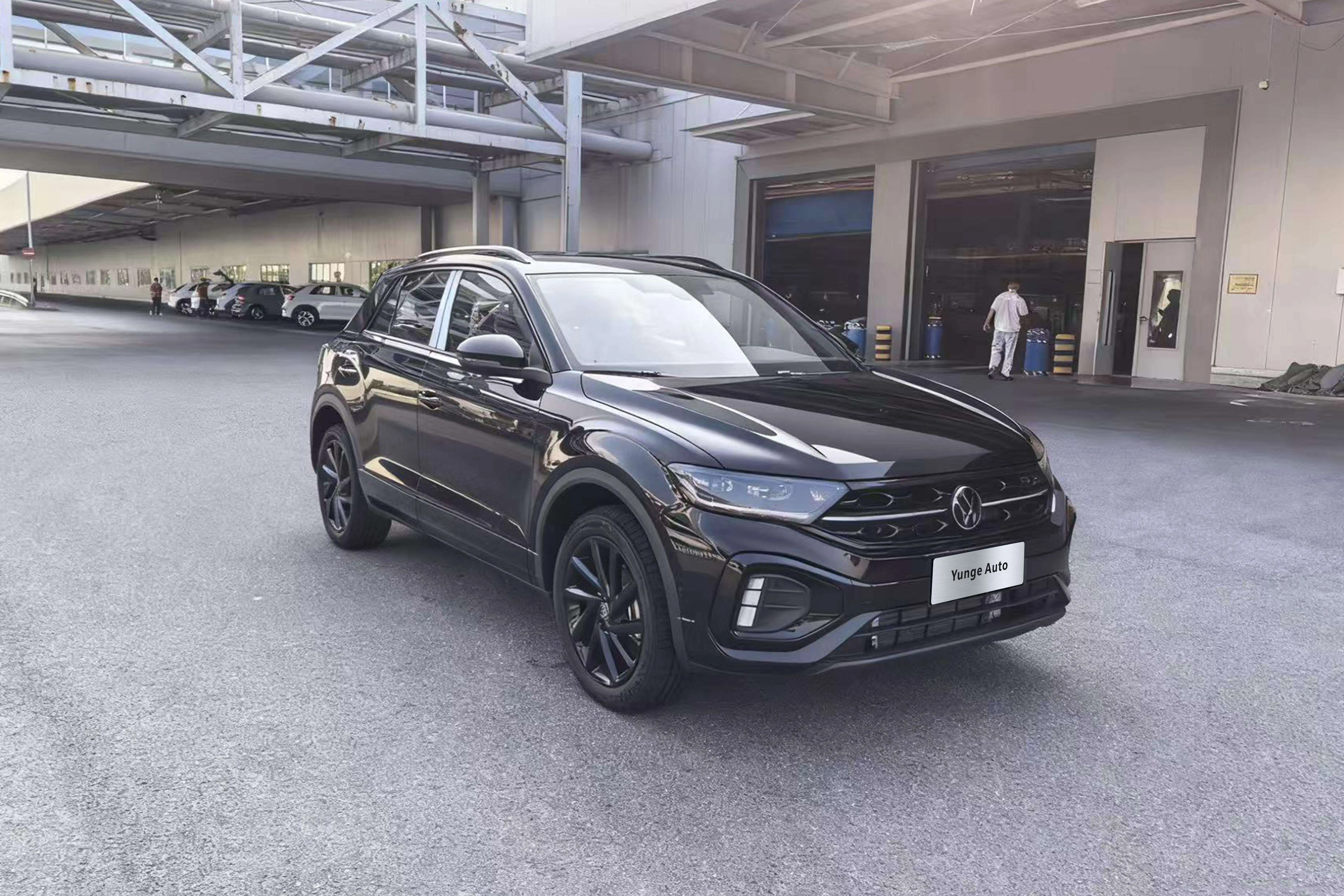Volkswagen T-Roc 2026 300TSI DSG 2WD Starlight Edition Black + Black Light Package